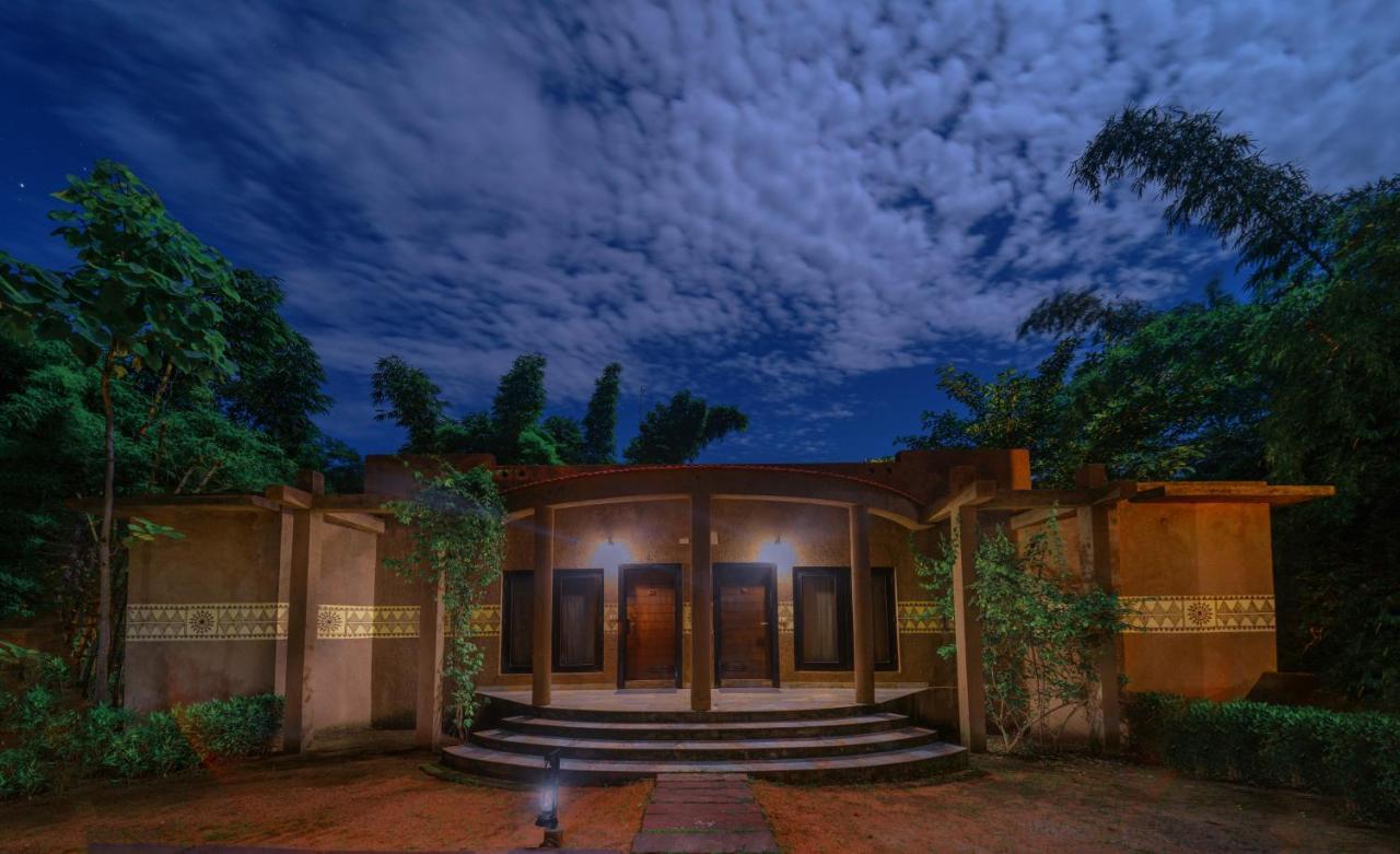 Aranyak Resort Tala  Exterior photo