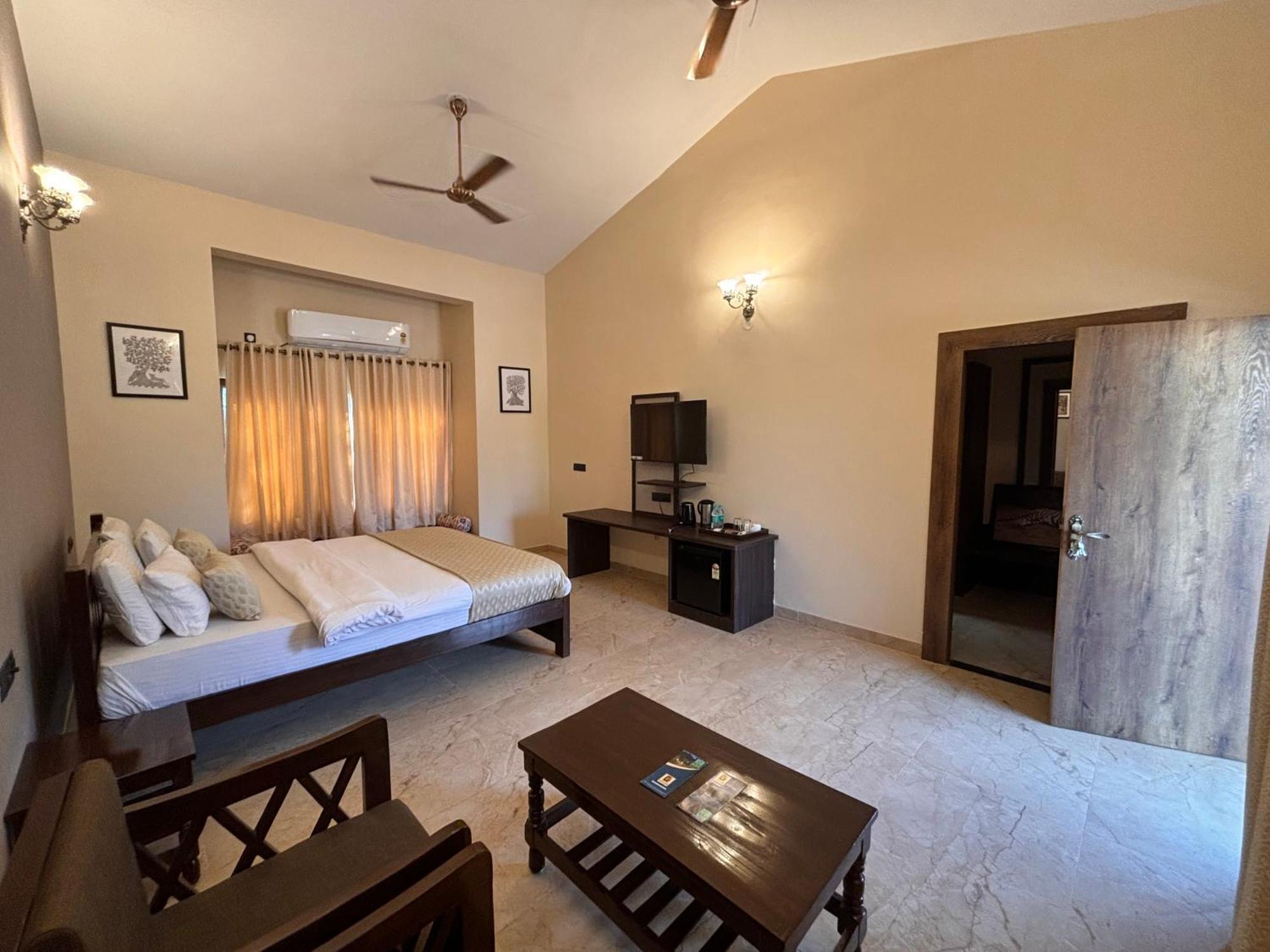 Aranyak Resort Tala  Exterior photo