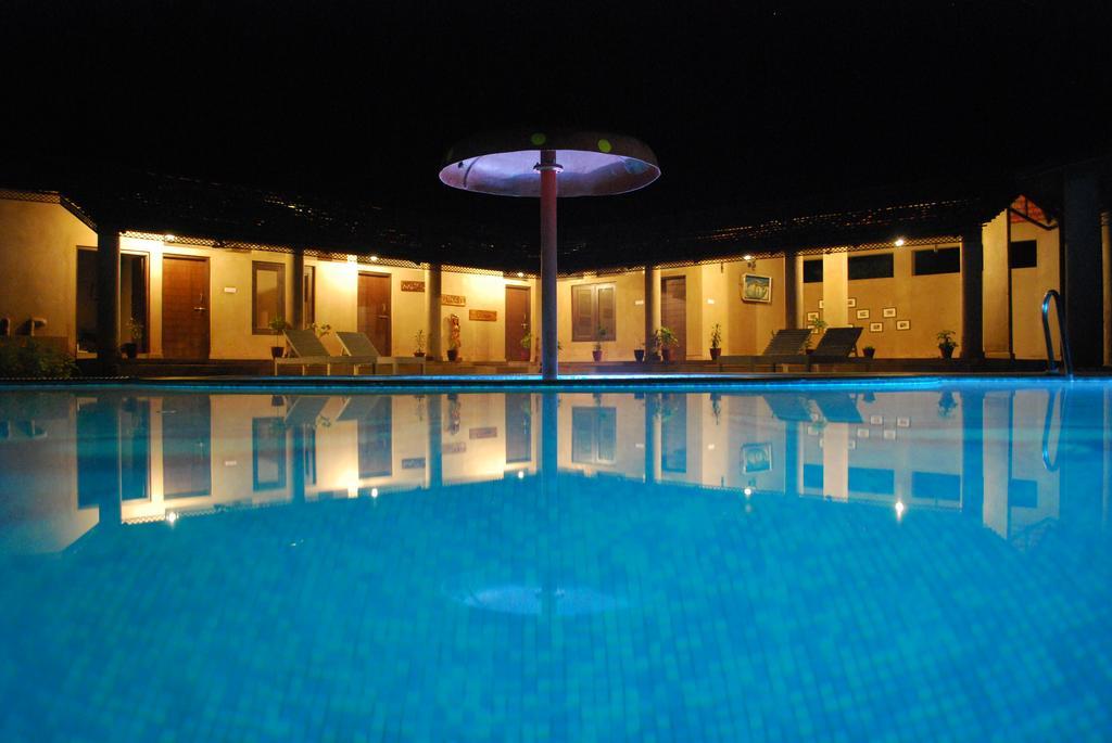 Aranyak Resort Tala  Exterior photo