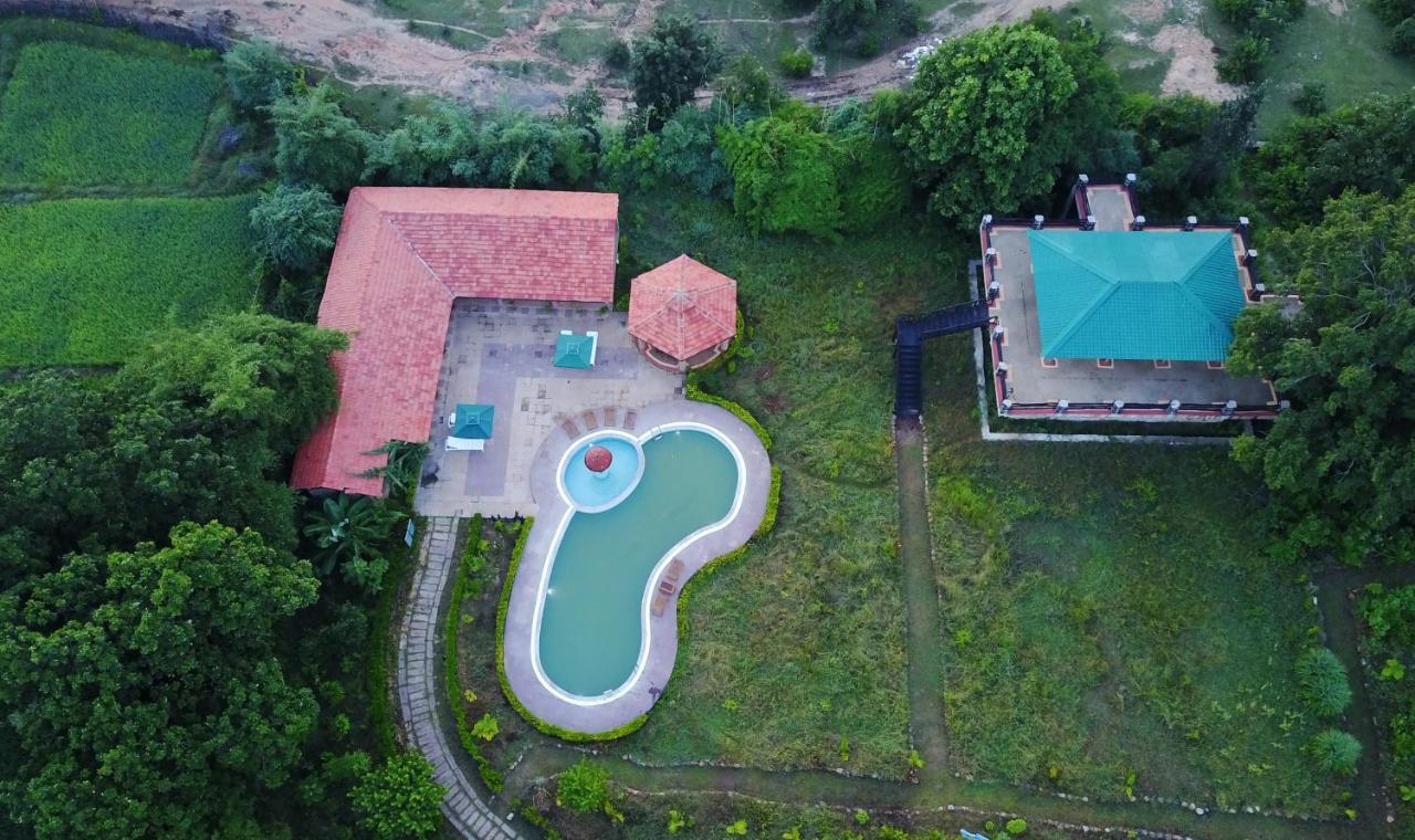Aranyak Resort Tala  Exterior photo