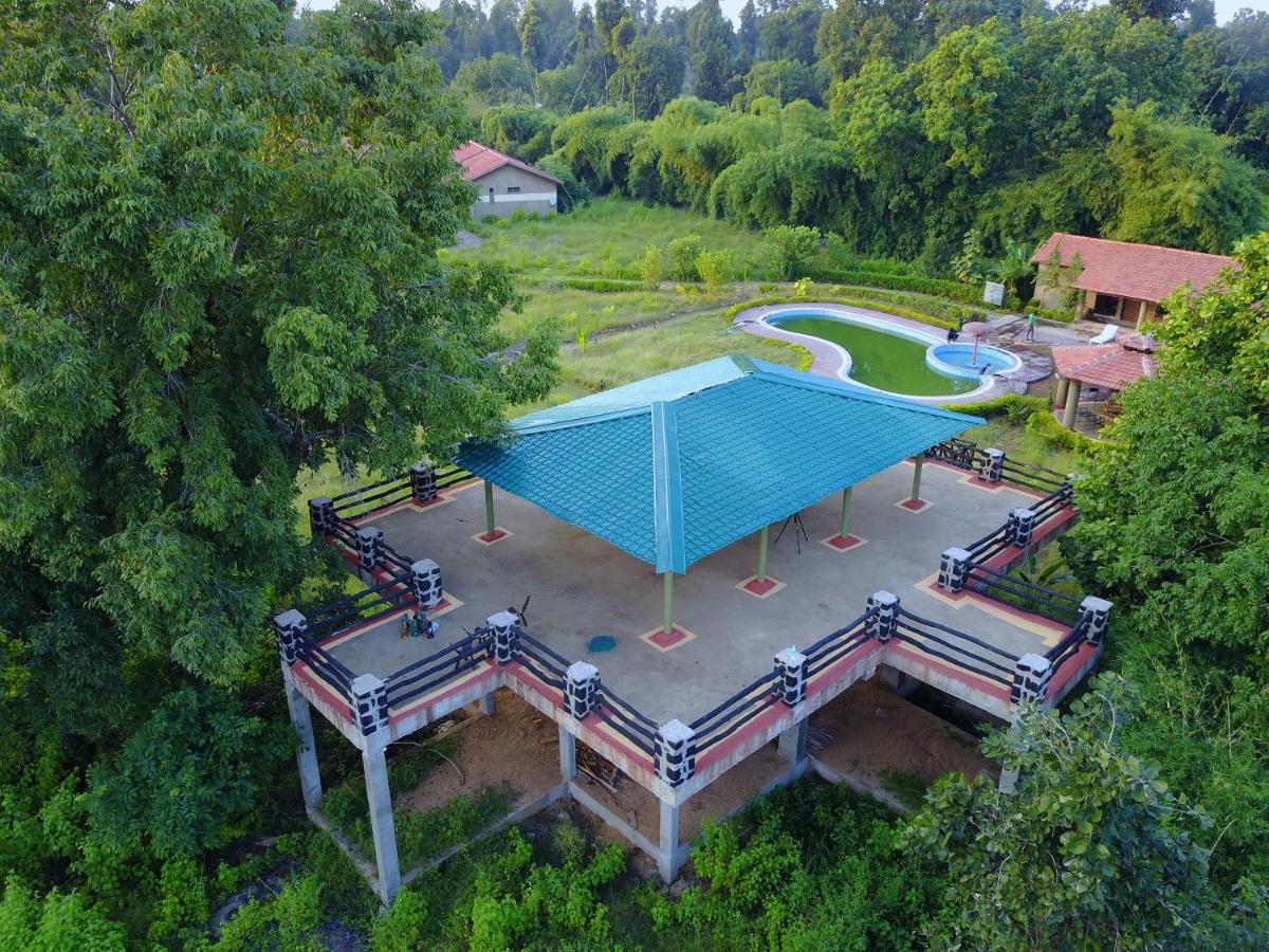 Aranyak Resort Tala  Exterior photo