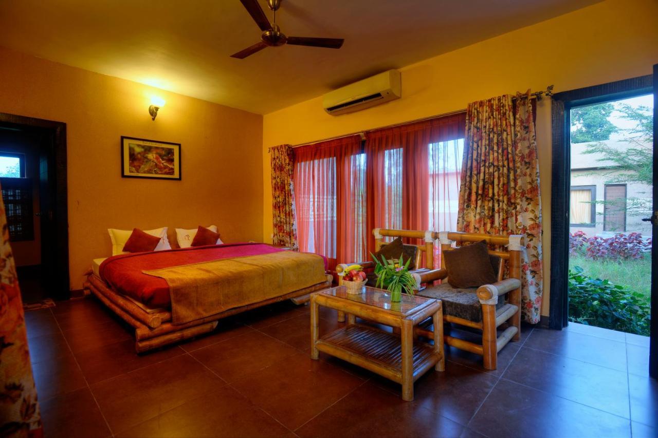 Aranyak Resort Tala  Exterior photo